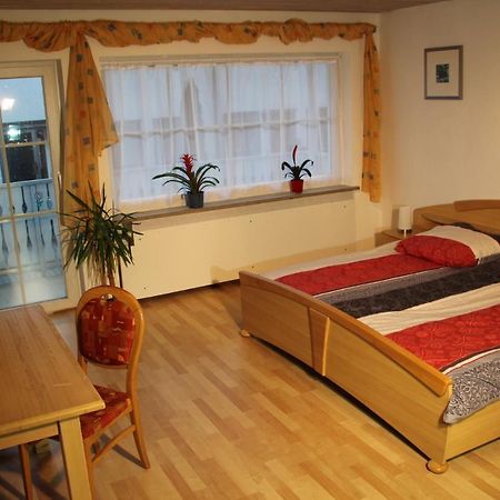 Ferienwohnung Mit 4 Schlafzimmer Fuer 2 Bis 9 Gaeste----Apartment With 4 Bedrooms For 2 To 9 Guests Núremberg Exterior foto
